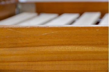 中古　美品　希少な廃番品　チーク無垢材　SCANTEAK(スキャンティーク)　天然木の温もりを感じられるダブルサイズのベッドフレーム　(R-085391)