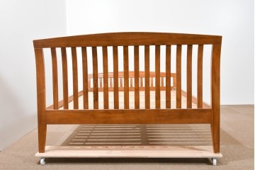 中古　美品　希少な廃番品　チーク無垢材　SCANTEAK(スキャンティーク)　天然木の温もりを感じられるダブルサイズのベッドフレーム　(R-085391)