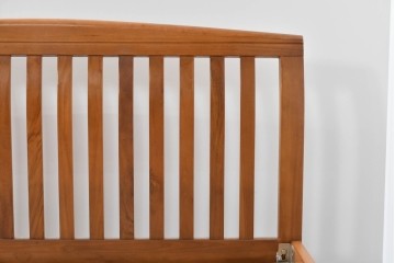 中古　美品　希少な廃番品　チーク無垢材　SCANTEAK(スキャンティーク)　天然木の温もりを感じられるダブルサイズのベッドフレーム　(R-085391)