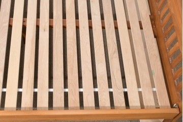 中古　美品　希少な廃番品　チーク無垢材　SCANTEAK(スキャンティーク)　天然木の温もりを感じられるダブルサイズのベッドフレーム　(R-085391)