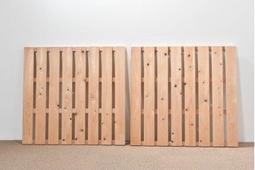 中古　美品　ウォールナット無垢材(一部合板)　木材の温かみを感じられるシングルサイズのベッドフレーム　定価約17万円　(R-085393)