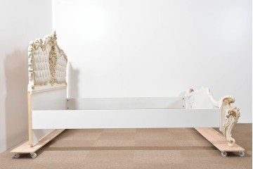 中古　イタリア高級家具　SILIK(シリック)　ロココ調装飾が華やかなベッドフレーム(キングサイズ)　定価約125万円相当　(R-085394)