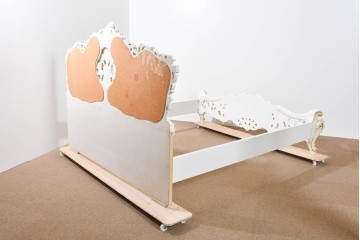 中古　イタリア高級家具　SILIK(シリック)　ロココ調装飾が華やかなベッドフレーム(キングサイズ)　定価約125万円相当　(R-085394)