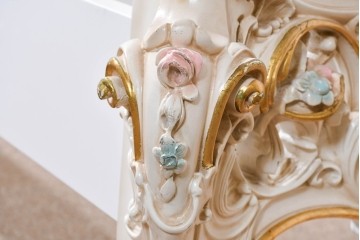 中古　イタリア高級家具　SILIK(シリック)　ロココ調装飾が華やかなベッドフレーム(キングサイズ)　定価約125万円相当　(R-085394)