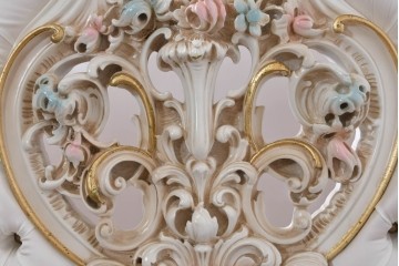 中古　イタリア高級家具　SILIK(シリック)　ロココ調装飾が華やかなベッドフレーム(キングサイズ)　定価約125万円相当　(R-085394)