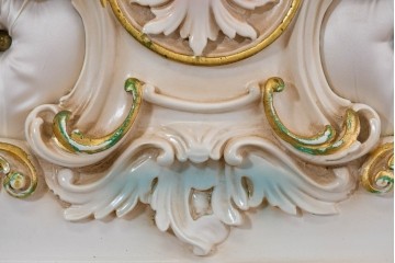 中古　イタリア高級家具　SILIK(シリック)　ロココ調装飾が華やかなベッドフレーム(キングサイズ)　定価約125万円相当　(R-085394)