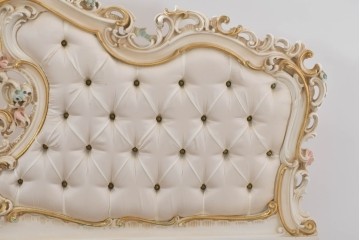 中古　イタリア高級家具　SILIK(シリック)　ロココ調装飾が華やかなベッドフレーム(キングサイズ)　定価約125万円相当　(R-085394)