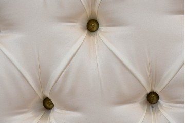 中古　イタリア高級家具　SILIK(シリック)　ロココ調装飾が華やかなベッドフレーム(キングサイズ)　定価約125万円相当　(R-085394)