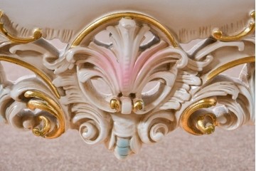 中古　イタリア高級家具　SILIK(シリック)　ロココ調装飾が華やかなベッドフレーム(キングサイズ)　定価約125万円相当　(R-085394)