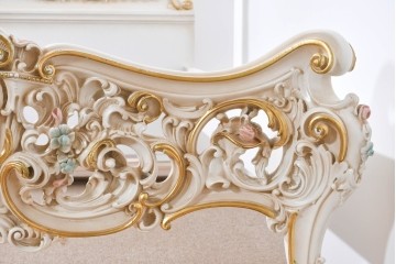 中古　イタリア高級家具　SILIK(シリック)　ロココ調装飾が華やかなベッドフレーム(キングサイズ)　定価約125万円相当　(R-085394)