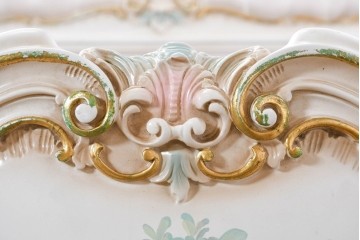 中古　イタリア高級家具　SILIK(シリック)　ロココ調装飾が華やかなベッドフレーム(キングサイズ)　定価約125万円相当　(R-085394)