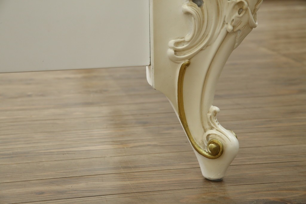 中古　イタリア高級家具　SILIK(シリック)　ロココ調装飾が華やかなキングサイズのベッドフレーム　定価約125万円相当　(R-085394)