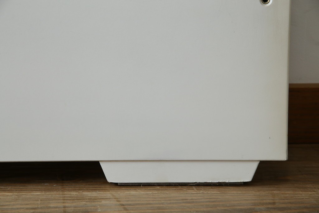 中古　イタリア高級家具　SILIK(シリック)　ロココ調装飾が華やかなキングサイズのベッドフレーム　定価約125万円相当　(R-085394)