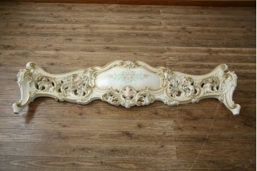 中古　イタリア高級家具　SILIK(シリック)　ロココ調装飾が華やかなキングサイズのベッドフレーム　定価約125万円相当　(R-085394)