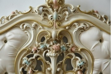 中古　イタリア高級家具　SILIK(シリック)　ロココ調装飾が華やかなキングサイズのベッドフレーム　定価約125万円相当　(R-085394)