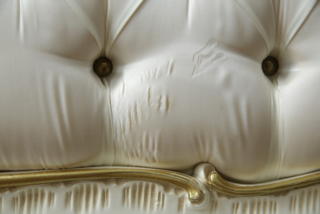 中古　イタリア高級家具　SILIK(シリック)　ロココ調装飾が華やかなキングサイズのベッドフレーム　定価約125万円相当　(R-085394)