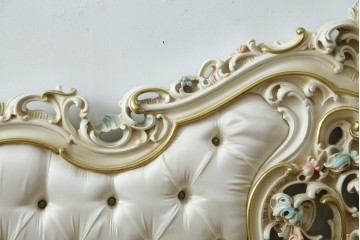 中古　イタリア高級家具　SILIK(シリック)　ロココ調装飾が華やかなキングサイズのベッドフレーム　定価約125万円相当　(R-085394)