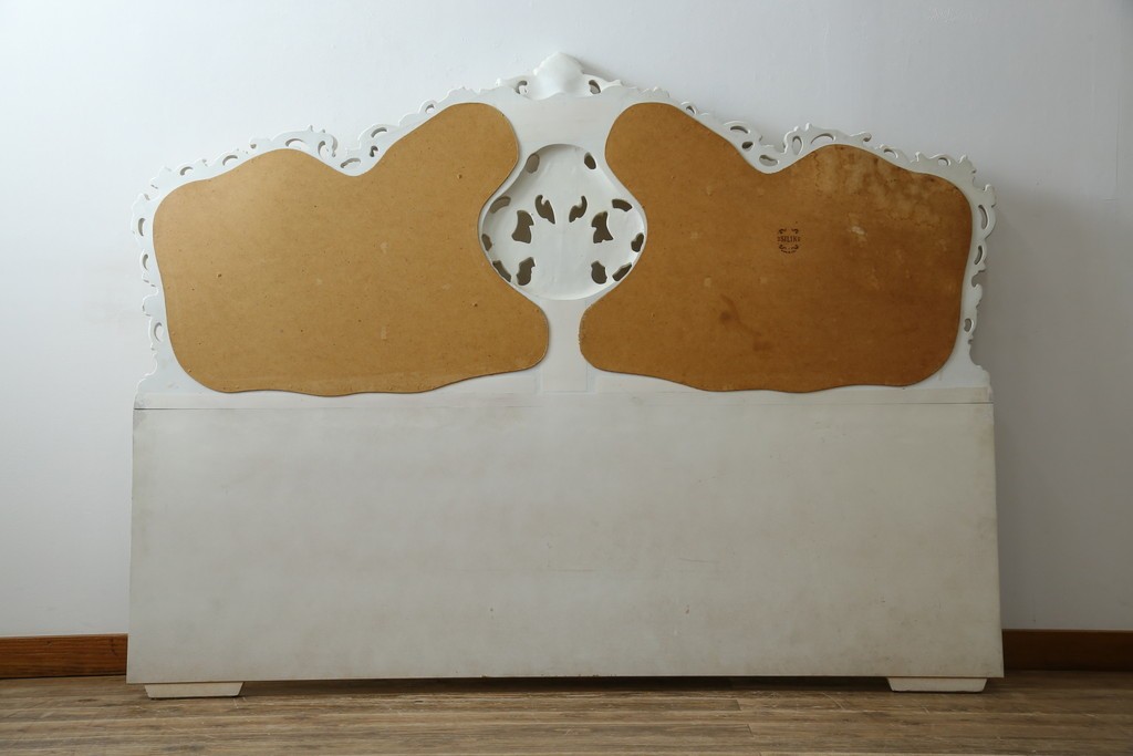 中古　イタリア高級家具　SILIK(シリック)　ロココ調装飾が華やかなキングサイズのベッドフレーム　定価約125万円相当　(R-085394)