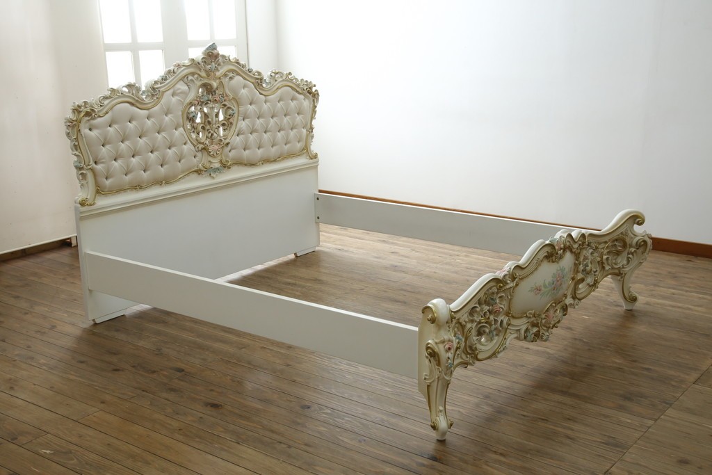 中古　イタリア高級家具　SILIK(シリック)　ロココ調装飾が華やかなキングサイズのベッドフレーム　定価約125万円相当　(R-085394)