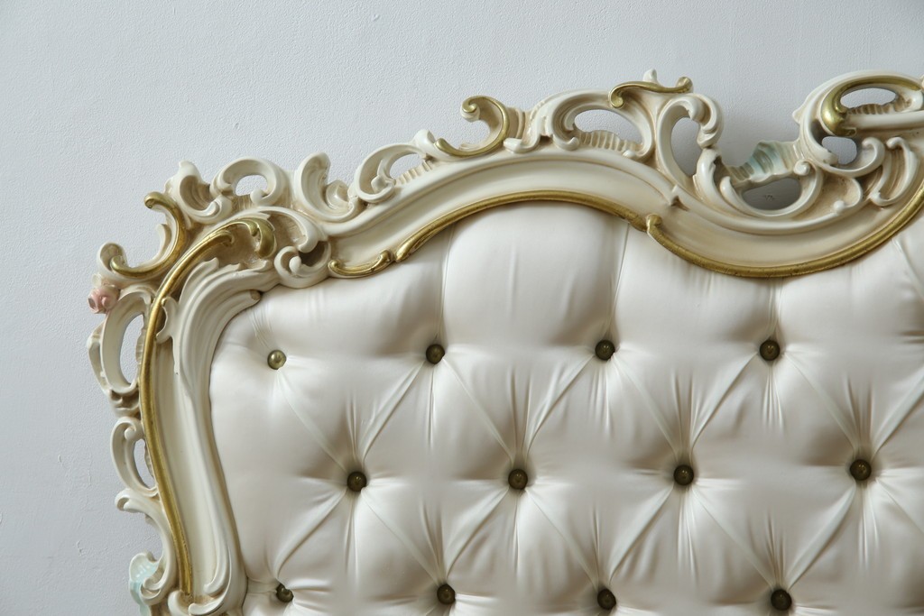 中古　イタリア高級家具　SILIK(シリック)　ロココ調装飾が華やかなキングサイズのベッドフレーム　定価約125万円相当　(R-085394)