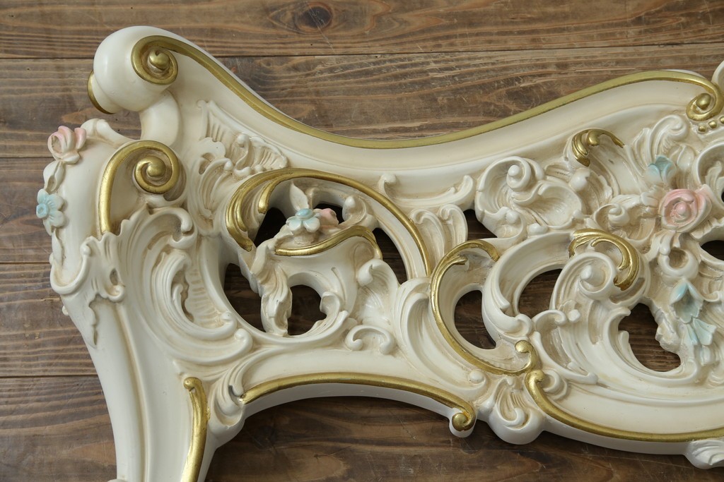 中古　イタリア高級家具　SILIK(シリック)　ロココ調装飾が華やかなキングサイズのベッドフレーム　定価約125万円相当　(R-085394)