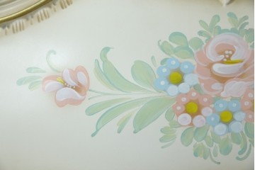 中古　イタリア高級家具　SILIK(シリック)　ロココ調装飾が華やかなキングサイズのベッドフレーム　定価約125万円相当　(R-085394)