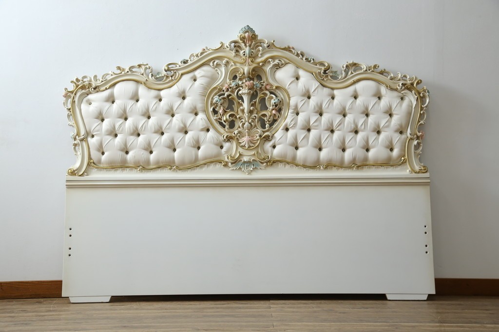 中古　イタリア高級家具　SILIK(シリック)　ロココ調装飾が華やかなキングサイズのベッドフレーム　定価約125万円相当　(R-085394)