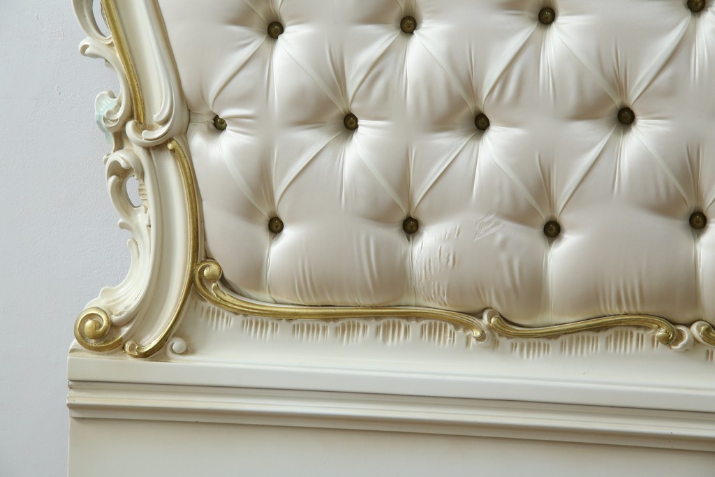 中古　イタリア高級家具　SILIK(シリック)　ロココ調装飾が華やかなキングサイズのベッドフレーム　定価約125万円相当　(R-085394)