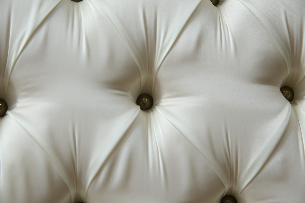 中古　イタリア高級家具　SILIK(シリック)　ロココ調装飾が華やかなキングサイズのベッドフレーム　定価約125万円相当　(R-085394)