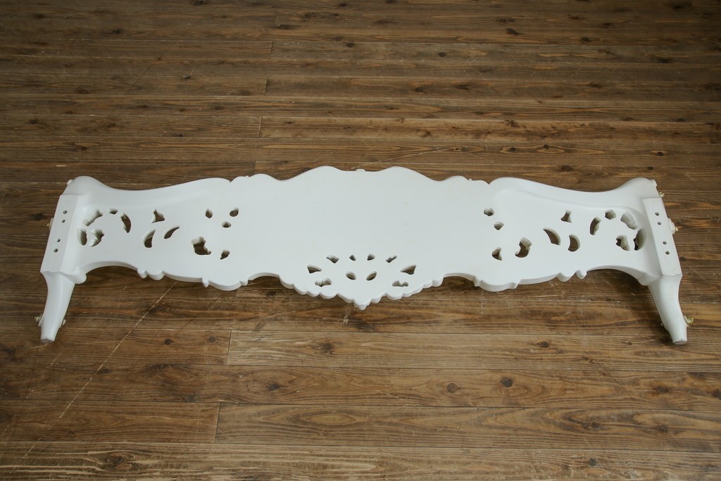 中古　イタリア高級家具　SILIK(シリック)　ロココ調装飾が華やかなキングサイズのベッドフレーム　定価約125万円相当　(R-085394)