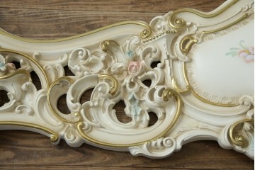 中古　イタリア高級家具　SILIK(シリック)　ロココ調装飾が華やかなキングサイズのベッドフレーム　定価約125万円相当　(R-085394)