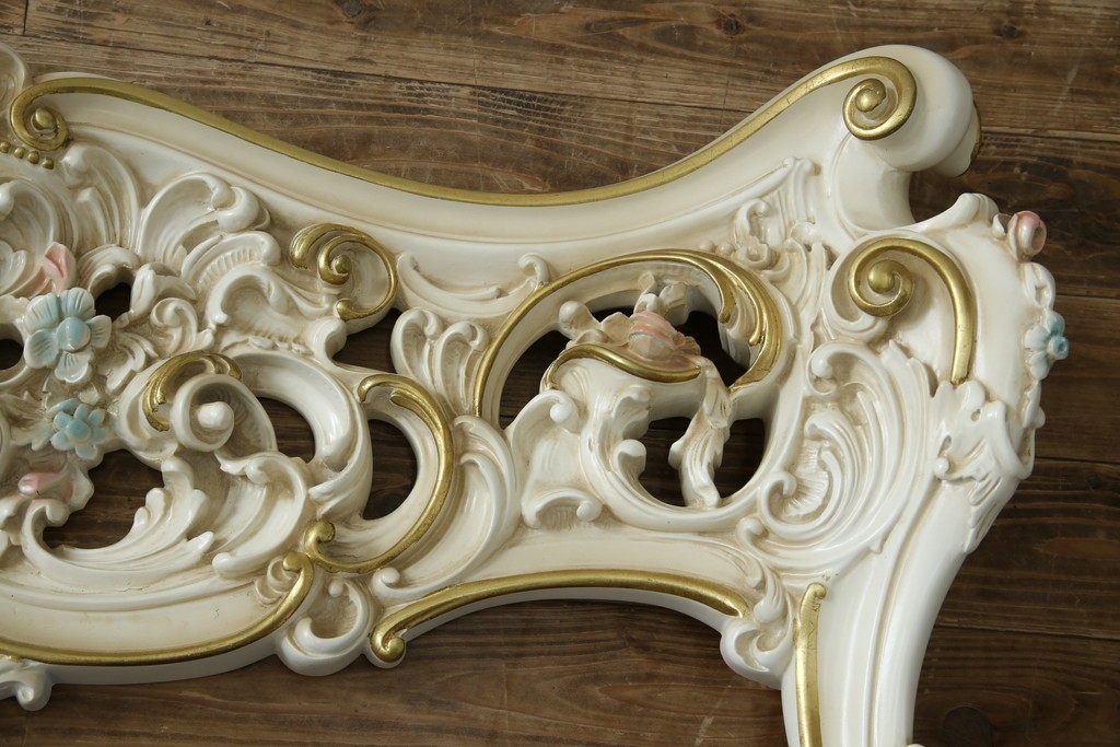 中古　イタリア高級家具　SILIK(シリック)　ロココ調装飾が華やかなキングサイズのベッドフレーム　定価約125万円相当　(R-085394)