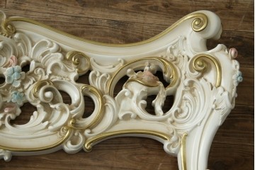 中古　イタリア高級家具　SILIK(シリック)　ロココ調装飾が華やかなキングサイズのベッドフレーム　定価約125万円相当　(R-085394)