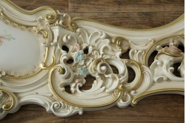 中古　イタリア高級家具　SILIK(シリック)　ロココ調装飾が華やかなキングサイズのベッドフレーム　定価約125万円相当　(R-085394)