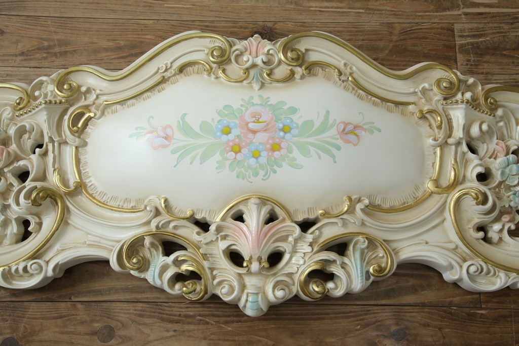 中古　イタリア高級家具　SILIK(シリック)　ロココ調装飾が華やかなキングサイズのベッドフレーム　定価約125万円相当　(R-085394)