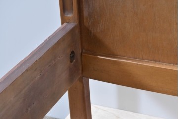 中古　イタリア製　高級品　ロココ調の美しい彫刻が魅力的なキングサイズのベッドフレーム　(R-085395)