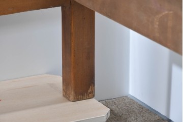 中古　イタリア製　高級品　ロココ調の美しい彫刻が魅力的なキングサイズのベッドフレーム　(R-085395)