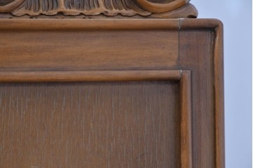 中古　イタリア製　高級品　ロココ調の美しい彫刻が魅力的なキングサイズのベッドフレーム　(R-085395)