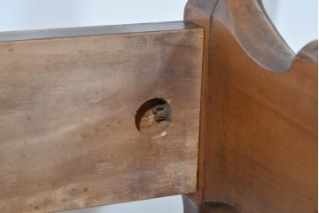 中古　イタリア製　高級品　ロココ調の美しい彫刻が魅力的なキングサイズのベッドフレーム　(R-085395)