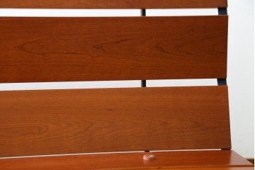 中古　イタリア製　Flou(フルー)　Tadao (タダオ)　Vico Magistretti(ヴィコ・マジストレッティ)　直線的な統一されたラインが美しいキングサイズのベッドフレーム　定価約55万円　(R-085396)