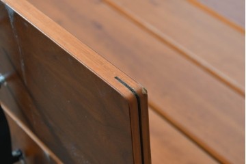 中古　イタリア製　Flou(フルー)　Tadao (タダオ)　Vico Magistretti(ヴィコ・マジストレッティ)　直線的な統一されたラインが美しいキングサイズのベッドフレーム　定価約55万円　(R-085396)