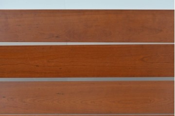 中古　イタリア製　Flou(フルー)　Tadao (タダオ)　Vico Magistretti(ヴィコ・マジストレッティ)　直線的な統一されたラインが美しいキングサイズのベッドフレーム　定価約55万円　(R-085396)