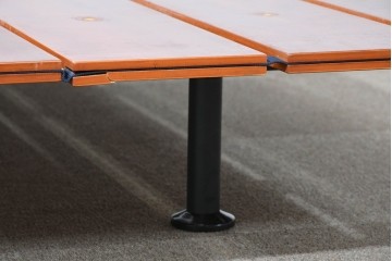 中古　イタリア製　Flou(フルー)　Tadao (タダオ)　Vico Magistretti(ヴィコ・マジストレッティ)　直線的な統一されたラインが美しいキングサイズのベッドフレーム　定価約55万円　(R-085396)