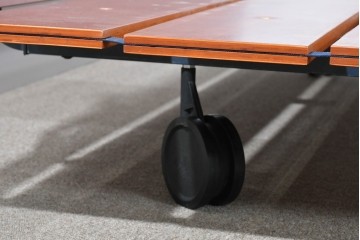 中古　イタリア製　Flou(フルー)　Tadao (タダオ)　Vico Magistretti(ヴィコ・マジストレッティ)　直線的な統一されたラインが美しいキングサイズのベッドフレーム　定価約55万円　(R-085396)