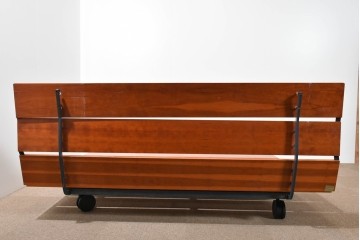 中古　イタリア製　Flou(フルー)　Tadao (タダオ)　Vico Magistretti(ヴィコ・マジストレッティ)　直線的な統一されたラインが美しいキングサイズのベッドフレーム　定価約55万円　(R-085396)