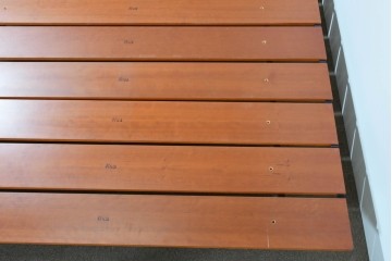 中古　イタリア製　Flou(フルー)　Tadao (タダオ)　Vico Magistretti(ヴィコ・マジストレッティ)　直線的な統一されたラインが美しいキングサイズのベッドフレーム　定価約55万円　(R-085396)