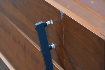 中古　イタリア製　Flou(フルー)　Tadao (タダオ)　Vico Magistretti(ヴィコ・マジストレッティ)　直線的な統一されたラインが美しいキングサイズのベッドフレーム　定価約55万円　(R-085396)