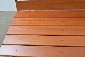 中古　イタリア製　Flou(フルー)　Tadao (タダオ)　Vico Magistretti(ヴィコ・マジストレッティ)　直線的な統一されたラインが美しいキングサイズのベッドフレーム　定価約55万円　(R-085396)