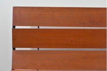 中古　イタリア製　Flou(フルー)　Tadao (タダオ)　Vico Magistretti(ヴィコ・マジストレッティ)　直線的な統一されたラインが美しいキングサイズのベッドフレーム　定価約55万円　(R-085396)