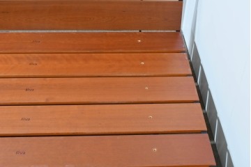 中古　イタリア製　Flou(フルー)　Tadao (タダオ)　Vico Magistretti(ヴィコ・マジストレッティ)　直線的な統一されたラインが美しいキングサイズのベッドフレーム　定価約55万円　(R-085396)